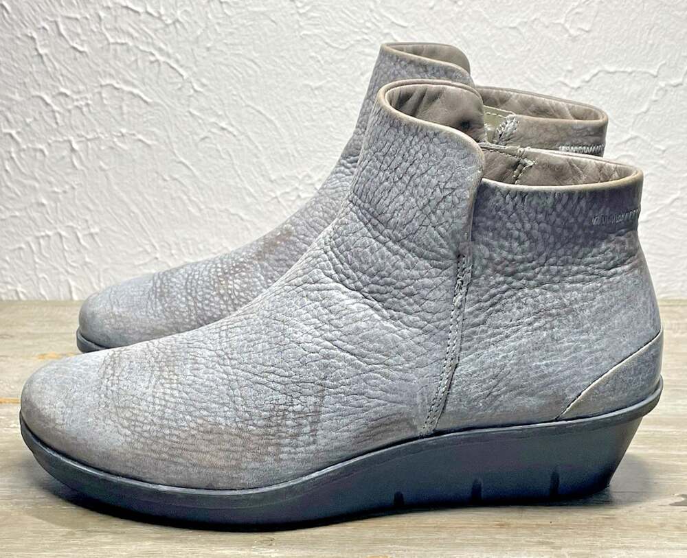 ECCO Skyler Wedge Ankle Boot Womens 8.5 Gray Metallic Pebbled Leather Minimalist